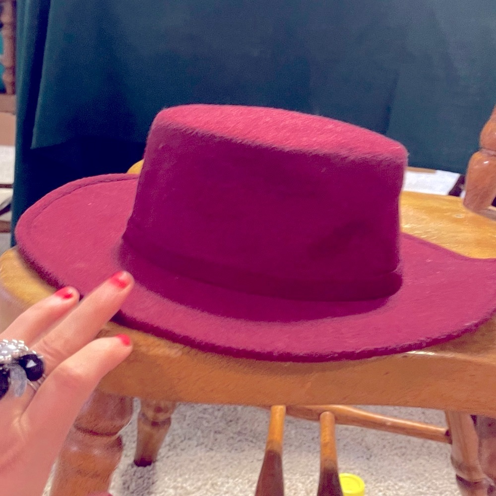 Gorgeous burgundy hat 10% polyester- must have